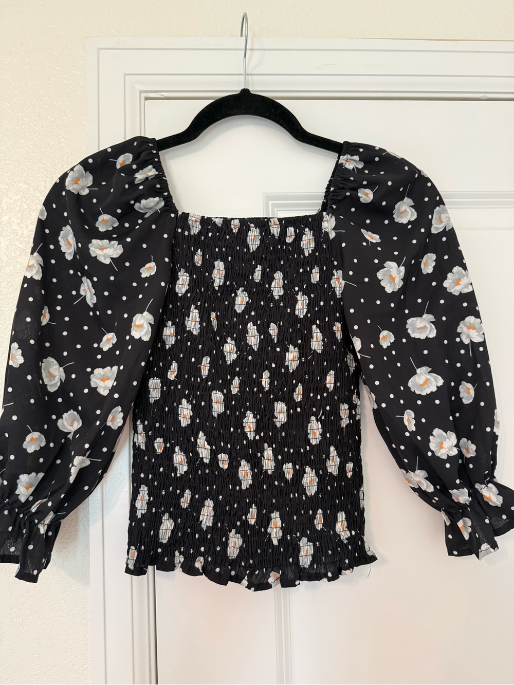 Girls' Black Floral Smocked Puff-Sleeve Top